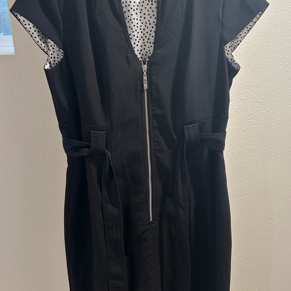 Sandra Darren Black Dress, Size 10, front zipper with belt